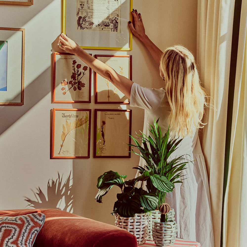 How to hang pictures