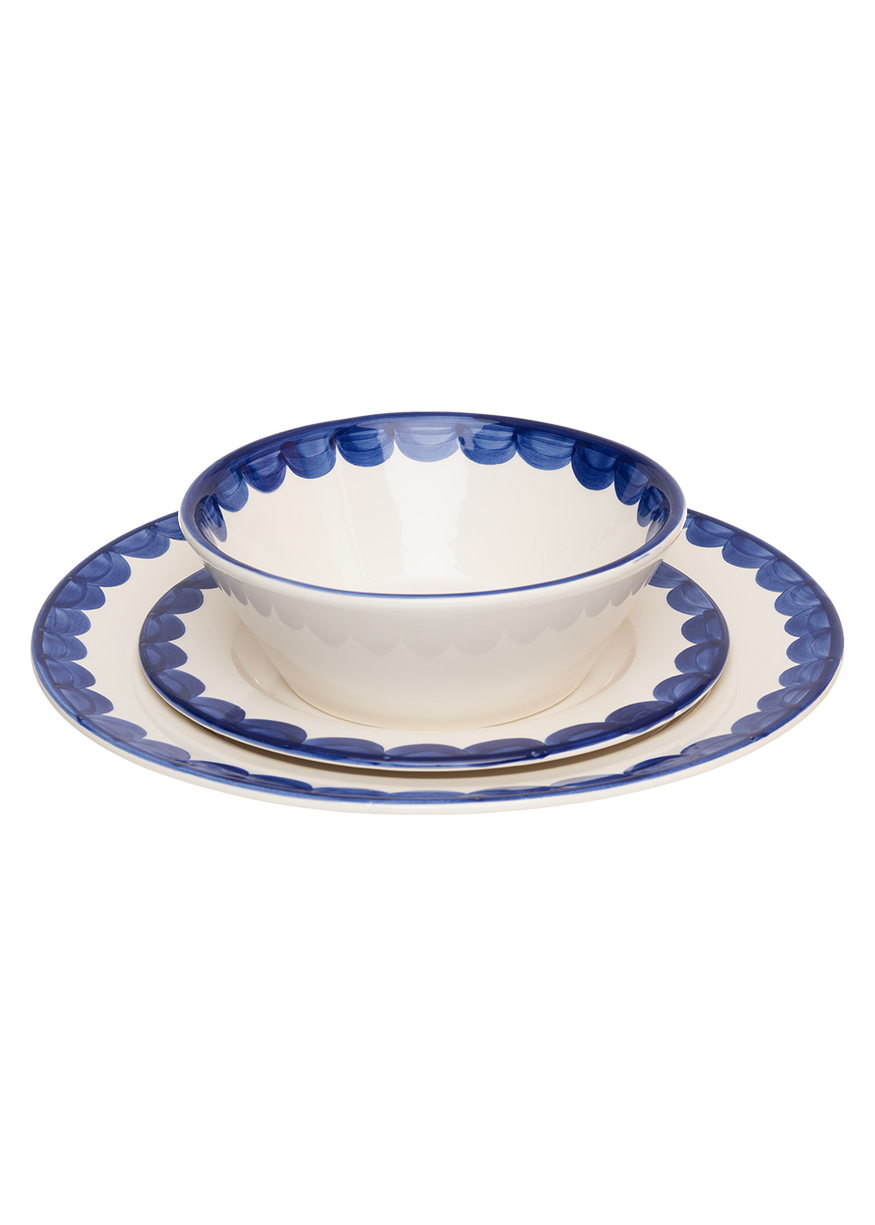 Blue Scallop Dinnerware Set with cereal bowl