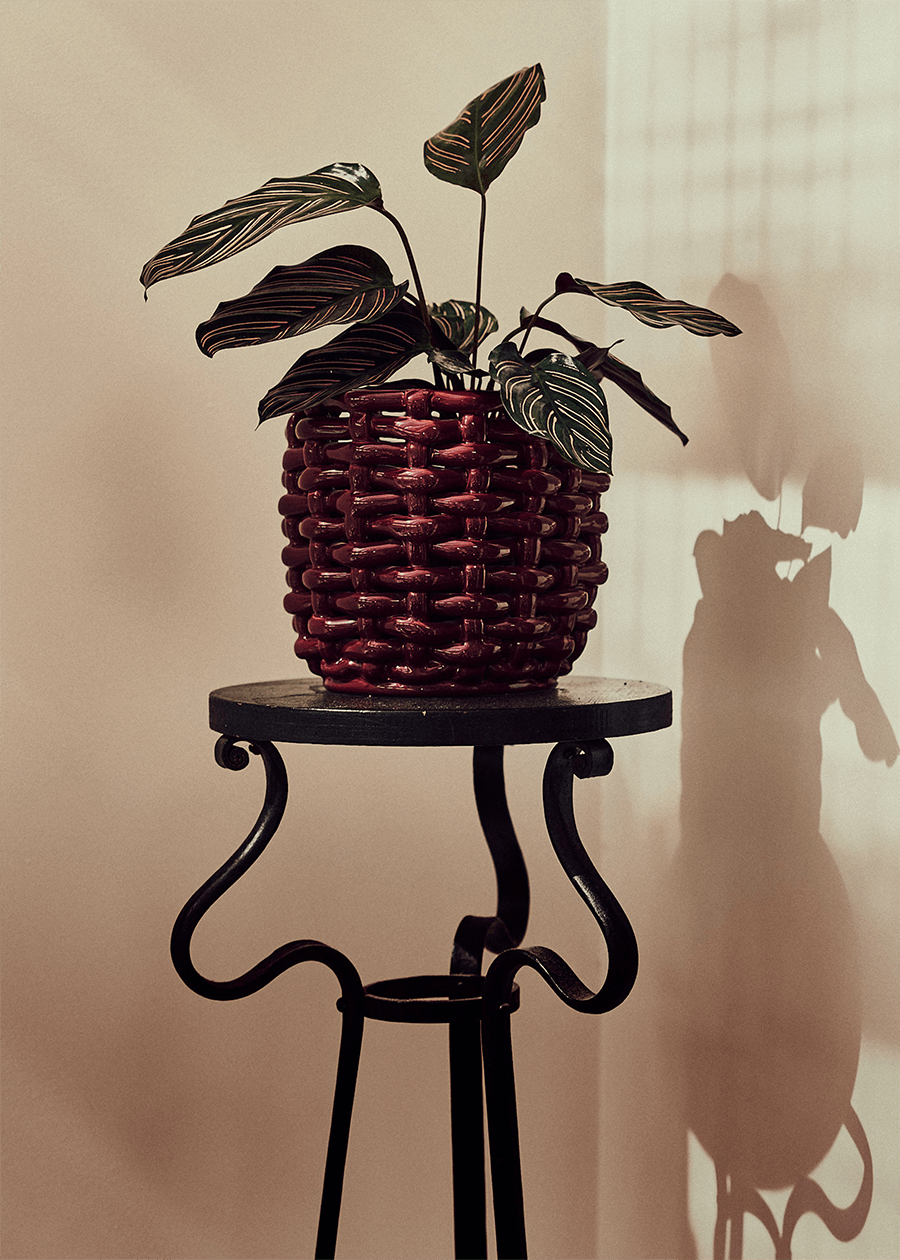 Late_Afternoon_Burgundy_Basketweave_Planter_on_plant_stand