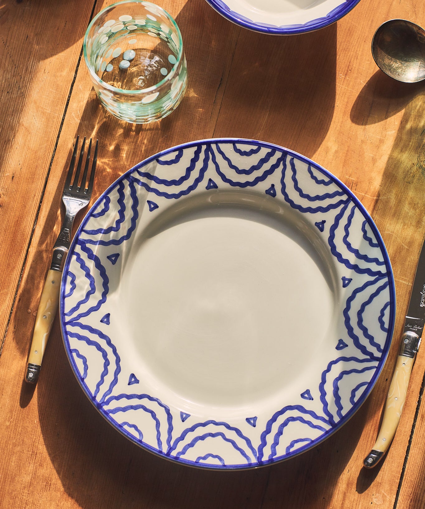 Late Afternoon Blue Tabla Dinner Plate with Laguiole Cutlery